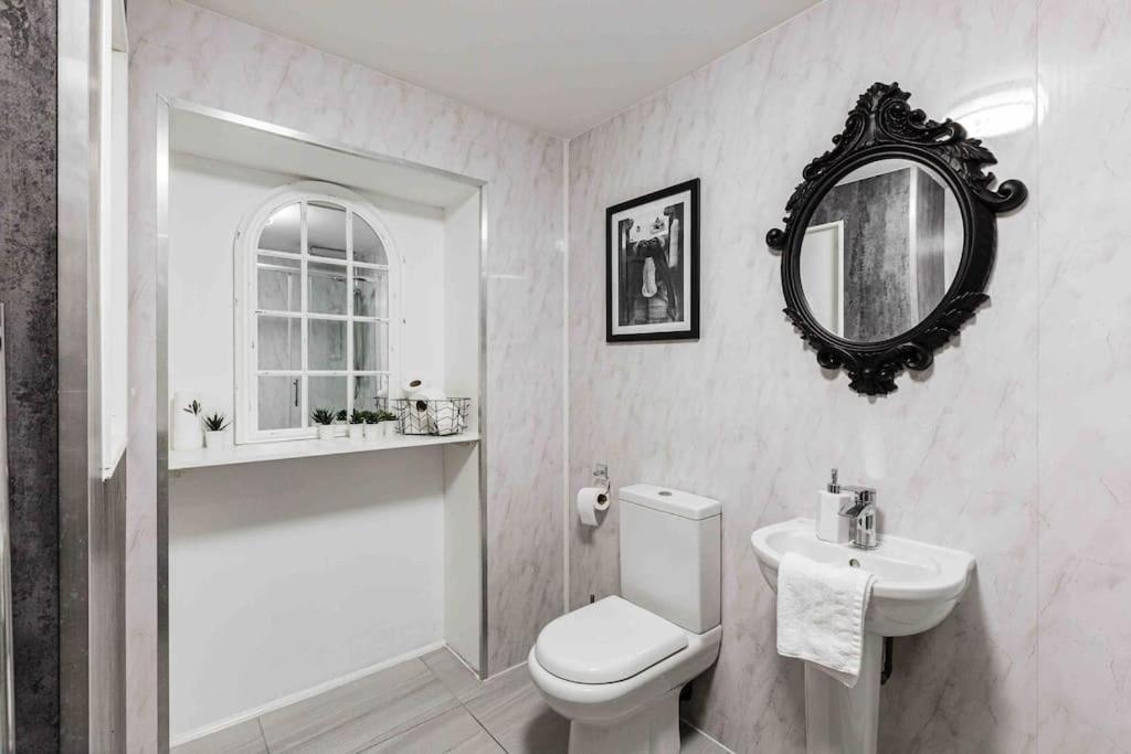 Vip City Centre Apartment With Secure Free Parking Liverpool Exterior photo