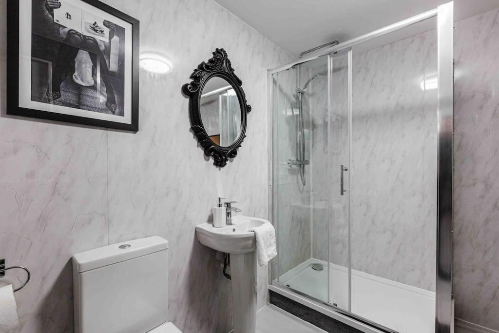 Vip City Centre Apartment With Secure Free Parking Liverpool Exterior photo